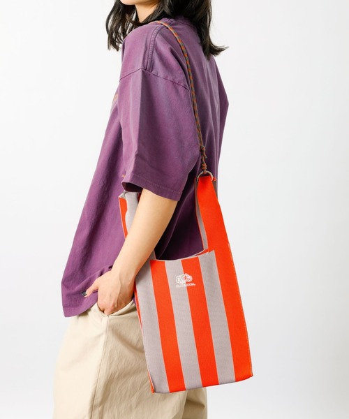 FRUIT OF THE LOOM(フルーツオブザルーム)の「【FRUIT OF THE LOOM】ストライプ ミニショルダーバッグ / STRIPED MINI SHOULDER BAG【WEB限定】(ショルダーバッグ・レディース・サックスブルー/ラベンダー/グリーン/レッド/ネイビー・フリー)」の4枚目の写真