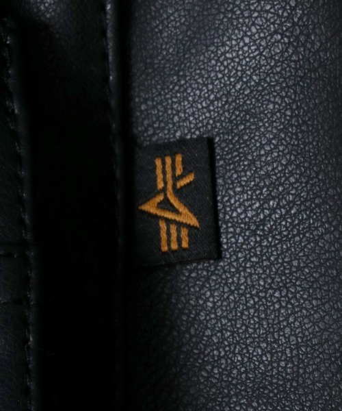Alpha Industries(アルファインダストリーズ)の「ALPHA/アルファ FAKE LEATHER L-2B JACKET シンセティックレザージャケット(ブルゾン・メンズ・ブラック・L/XL/M)」の3枚目の写真