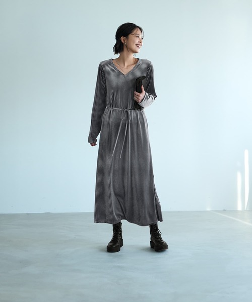 STYLE DELI（スタイルデリ）の「ストライプベロアワンピース（ワンピース・レディース・ブラック/ダークグレー・SMALL/MEDIUM）」の16枚目の写真