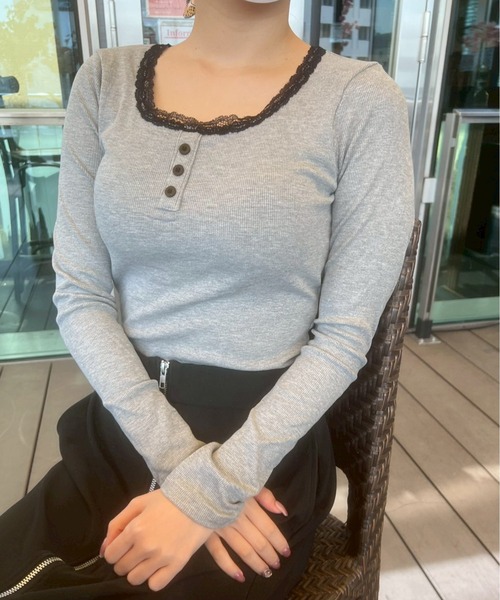 M2SUQARED(エムツースクエア)の「【M2SUQARED/エムツースクエア】リブ編みヘンリーネックカットソー/レース配色ヘンリーネックリブトップス / フィットシルエットカットソー(Tシャツ/カットソー・レディース・ブラック/ホワイト/グレー・FREE)」の3枚目の写真