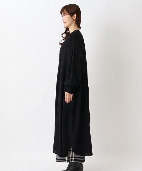 one'sterrace(ワンズテラス)の「綿レーヨン シャーリング袖ワンピース(ワンピース・レディース・ブルー系その他7/グリーン系その他6/ブラック系8・02)」の5枚目の写真
