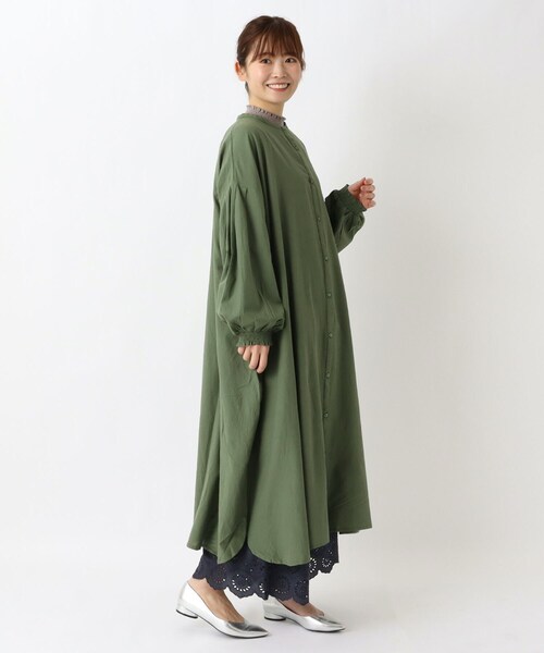 one'sterrace(ワンズテラス)の「綿レーヨン シャーリング袖ワンピース(ワンピース・レディース・ブルー系その他7/グリーン系その他6/ブラック系8・02)」の13枚目の写真