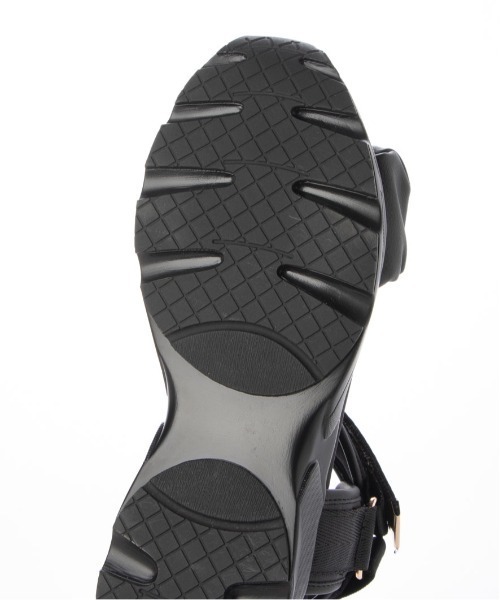 enchanted（エンチャンテッド）の「ラッフルメタルアクセントスニーカーサンダル（サンダル・レディース・グレイッシュベージュ/ブラック/アイボリー・M/S/LL/L）」の16枚目の写真