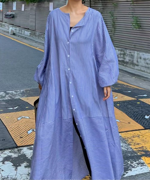 AMAJI(アマジ)の「オーバーサイズストライプノーカラーシャツワンピース(ワンピース・レディース・ブルー/グレー・MEDIUM/LARGE/X-LARGE/XX-LARGE/XXX-LARGE/XXXX-LARGE)」の2枚目の写真