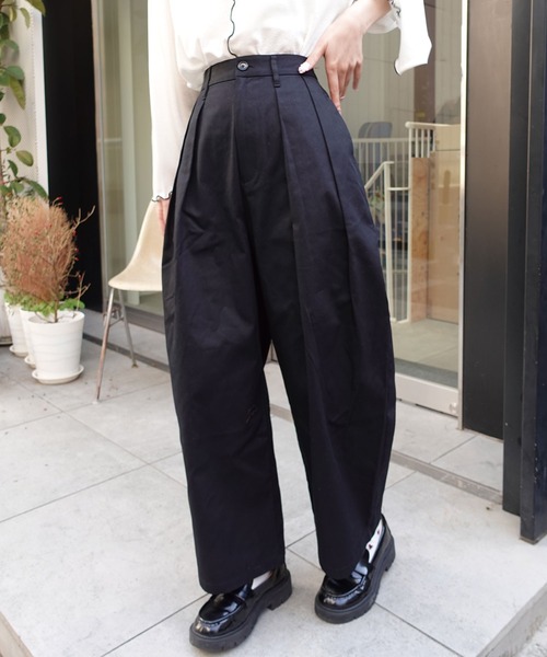 CORNERS(コーナーズ)の「ツータックワイドチノ(チノパンツ・レディース・チャコールグレー/ブラック/ベージュ・マルチサイズ)」の21枚目の写真