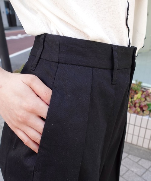 CORNERS(コーナーズ)の「ツータックワイドチノ(チノパンツ・レディース・チャコールグレー/ブラック/ベージュ・マルチサイズ)」の19枚目の写真