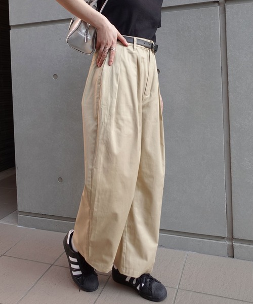 CORNERS(コーナーズ)の「ツータックワイドチノ(チノパンツ・レディース・チャコールグレー/ブラック/ベージュ・マルチサイズ)」の8枚目の写真