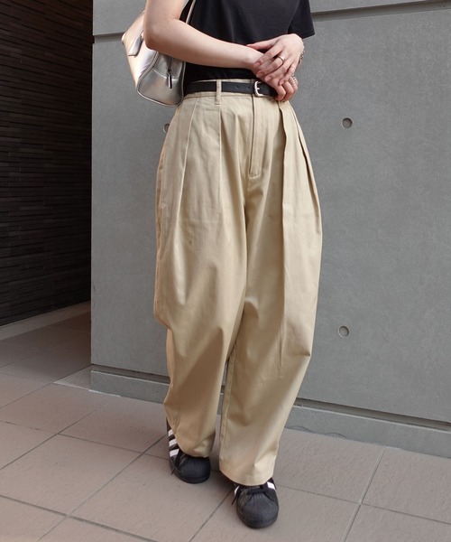 CORNERS(コーナーズ)の「ツータックワイドチノ(チノパンツ・レディース・チャコールグレー/ブラック/ベージュ・マルチサイズ)」の7枚目の写真