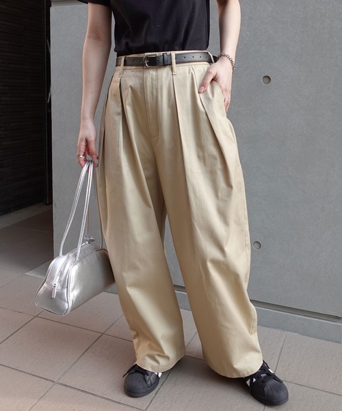 CORNERS(コーナーズ)の「ツータックワイドチノ(チノパンツ・レディース・チャコールグレー/ブラック/ベージュ・マルチサイズ)」の4枚目の写真