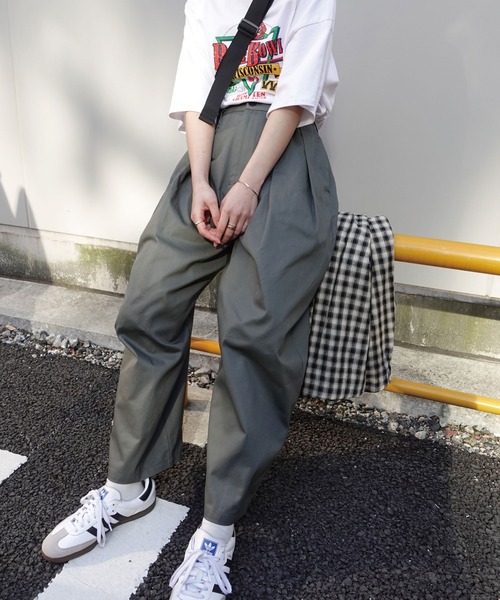 CORNERS(コーナーズ)の「ツータックワイドチノ(チノパンツ・レディース・チャコールグレー/ブラック/ベージュ・マルチサイズ)」の17枚目の写真