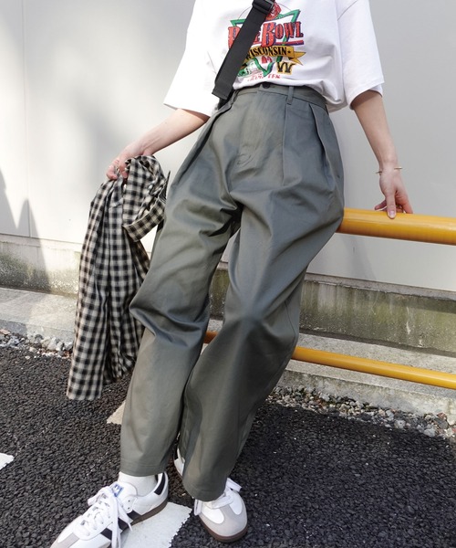 CORNERS(コーナーズ)の「ツータックワイドチノ(チノパンツ・レディース・チャコールグレー/ブラック/ベージュ・マルチサイズ)」の16枚目の写真