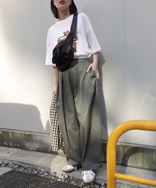 CORNERS(コーナーズ)の「ツータックワイドチノ(チノパンツ・レディース・チャコールグレー/ブラック/ベージュ・マルチサイズ)」の14枚目の写真