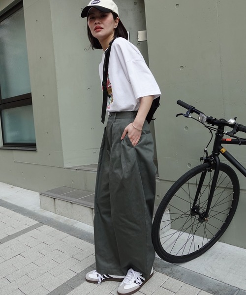 CORNERS(コーナーズ)の「ツータックワイドチノ(チノパンツ・レディース・チャコールグレー/ブラック/ベージュ・マルチサイズ)」の13枚目の写真