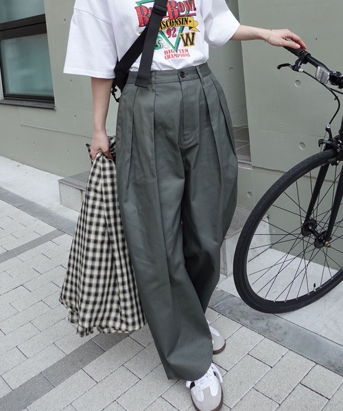 CORNERS(コーナーズ)の「ツータックワイドチノ(チノパンツ・レディース・チャコールグレー/ブラック/ベージュ・マルチサイズ)」の10枚目の写真