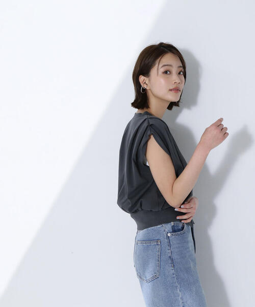 NATURAL BEAUTY BASIC（ナチュラルビューティーベーシック）の「◇タックショルダージップベスト（ベスト・レディース・レッド/オフホワイト/チャコールグレー・FREE）」の8枚目の写真