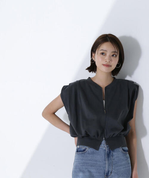 NATURAL BEAUTY BASIC（ナチュラルビューティーベーシック）の「◇タックショルダージップベスト（ベスト・レディース・レッド/オフホワイト/チャコールグレー・FREE）」の10枚目の写真
