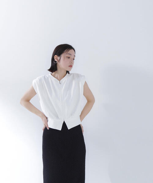 NATURAL BEAUTY BASIC（ナチュラルビューティーベーシック）の「◇タックショルダージップベスト（ベスト・レディース・レッド/オフホワイト/チャコールグレー・FREE）」の13枚目の写真