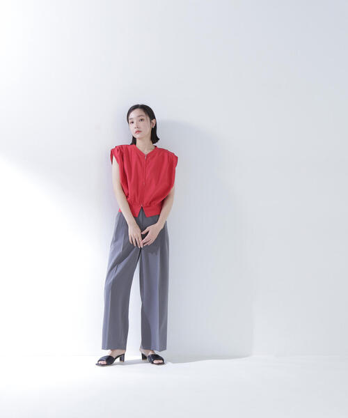 NATURAL BEAUTY BASIC（ナチュラルビューティーベーシック）の「◇タックショルダージップベスト（ベスト・レディース・レッド/オフホワイト/チャコールグレー・FREE）」の20枚目の写真