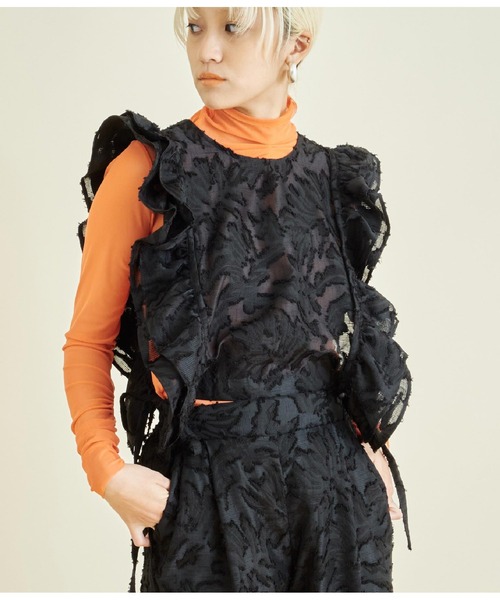 Settimissimo（セッティミッシモ）の「フリンジジャガード ラッフルスリーブ ジレ（ベスト・レディース・アイボリー/ブラック・FREE）」の2枚目の写真