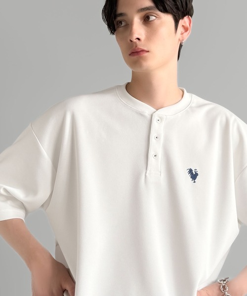 Classical Origin（クラシカルオリジン）の「【Classical Origin】「大人びた遊び心。」刺繍入りハイクオリティダブルフェイス素材バンドカラーポロシャツ／Embroidered High-Quality Double Face Band Collar Polo（ポロシャツ・メンズ・ブラック/ライトグレー/ホワイト・LARGE/SMALL/MEDIUM）」の6枚目の写真