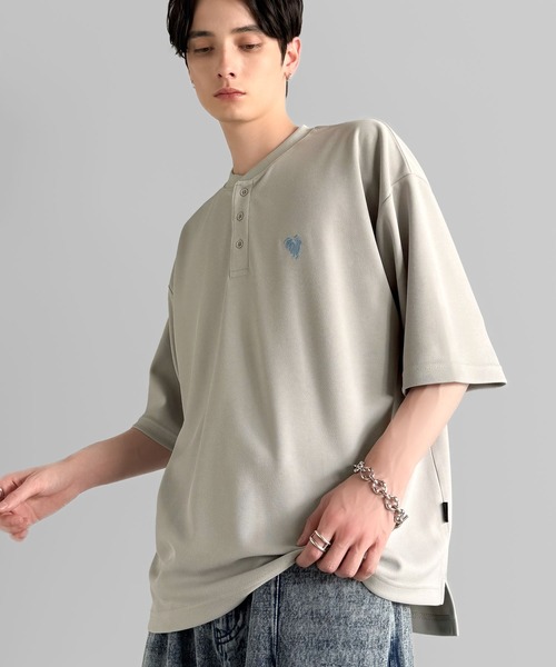 Classical Origin（クラシカルオリジン）の「【Classical Origin】「大人びた遊び心。」刺繍入りハイクオリティダブルフェイス素材バンドカラーポロシャツ／Embroidered High-Quality Double Face Band Collar Polo（ポロシャツ・メンズ・ブラック/ライトグレー/ホワイト・LARGE/SMALL/MEDIUM）」の4枚目の写真