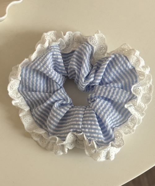 TONE SELECT GOODS(トーンセレクトグッズ)の「【urge select】ボーダーデザイン レースパイピング ボリュームシュシュ(シュシュ・レディース・ブルー系・FREE)」の1枚目の写真