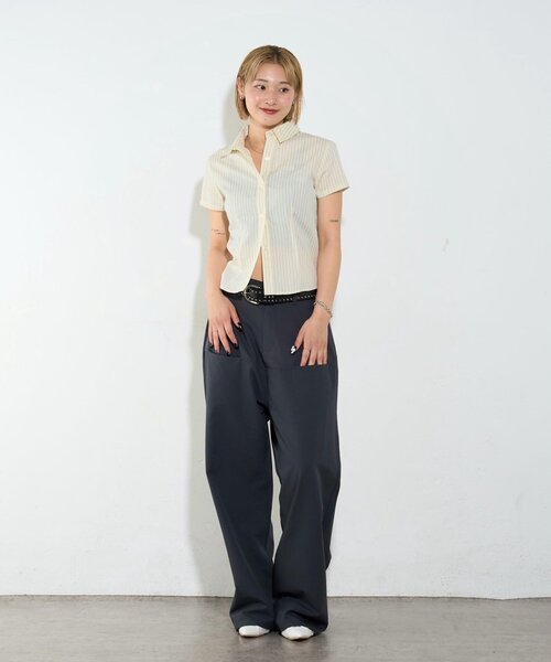 WHO'S WHO gallery（フーズフーギャラリー）の「【新色追加】アソートコンパクトダーツシャツ（シャツ/ブラウス・レディース・ベージュ/ネイビー/ブルー/ブラウン/ブラック・FREE）」の15枚目の写真