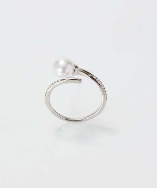 Phoebe(フィービィー)の「【金属アレルギー対応】ドローラップパールビジューリング(リング・レディース・シルバー/イエローゴールド・FREE)」の2枚目の写真
