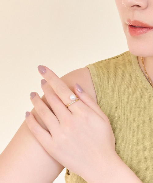 Phoebe(フィービィー)の「【金属アレルギー対応】ドローラップパールビジューリング(リング・レディース・シルバー/イエローゴールド・FREE)」の4枚目の写真