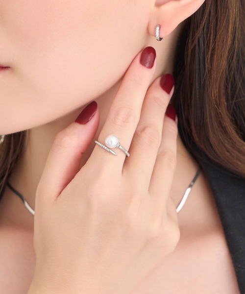 Phoebe(フィービィー)の「【金属アレルギー対応】ドローラップパールビジューリング(リング・レディース・シルバー/イエローゴールド・FREE)」の9枚目の写真