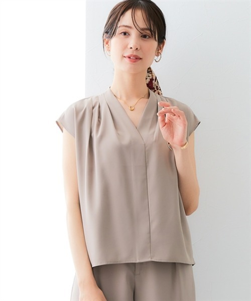 7days Life Styling(セブンデイズライフスタイリング)の「ストレッチショルダータックVネックフレンチスリーブブラウス とろみシリーズ(シャツ/ブラウス・レディース・オフホワイト/ブラック/モカ・M/L/LL)」の1枚目の写真
