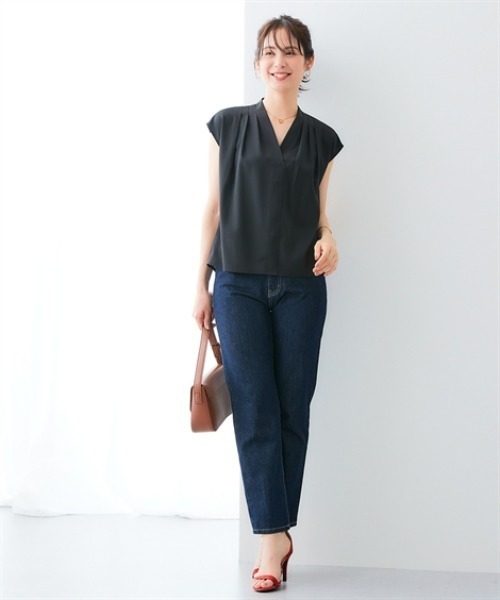 7days Life Styling(セブンデイズライフスタイリング)の「ストレッチショルダータックVネックフレンチスリーブブラウス とろみシリーズ(シャツ/ブラウス・レディース・オフホワイト/ブラック/モカ・M/L/LL)」の6枚目の写真