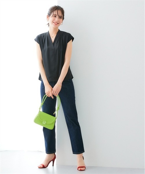 7days Life Styling(セブンデイズライフスタイリング)の「ストレッチショルダータックVネックフレンチスリーブブラウス とろみシリーズ(シャツ/ブラウス・レディース・オフホワイト/ブラック/モカ・M/L/LL)」の7枚目の写真