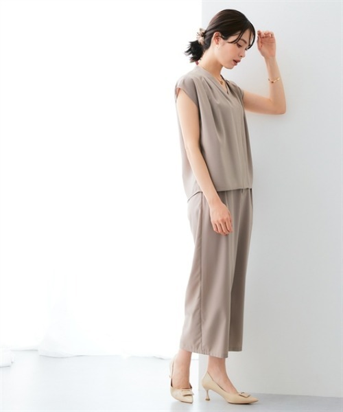 7days Life Styling(セブンデイズライフスタイリング)の「ストレッチショルダータックVネックフレンチスリーブブラウス とろみシリーズ(シャツ/ブラウス・レディース・オフホワイト/ブラック/モカ・M/L/LL)」の10枚目の写真