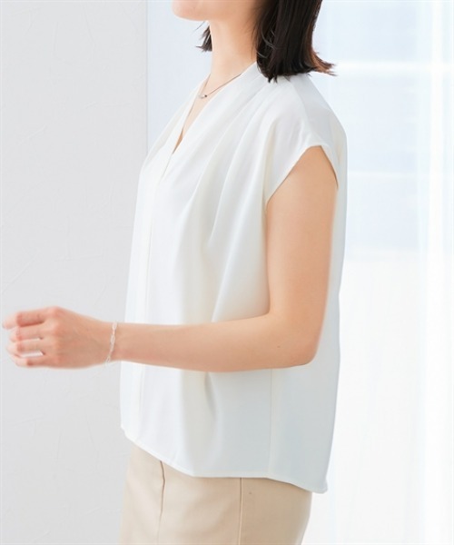 7days Life Styling(セブンデイズライフスタイリング)の「ストレッチショルダータックVネックフレンチスリーブブラウス とろみシリーズ(シャツ/ブラウス・レディース・オフホワイト/ブラック/モカ・M/L/LL)」の12枚目の写真