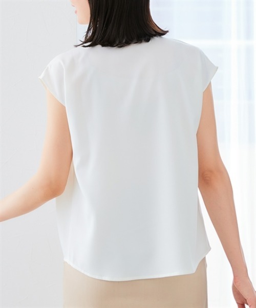 7days Life Styling(セブンデイズライフスタイリング)の「ストレッチショルダータックVネックフレンチスリーブブラウス とろみシリーズ(シャツ/ブラウス・レディース・オフホワイト/ブラック/モカ・M/L/LL)」の13枚目の写真