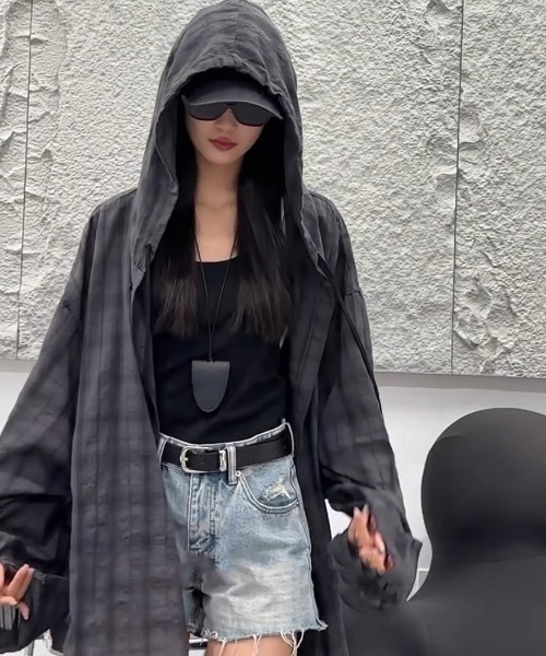 Achic(アシック)の「フード付きシアーチェックシャツ(シャツ/ブラウス・レディース・ホワイト/グレー・M)」の22枚目の写真