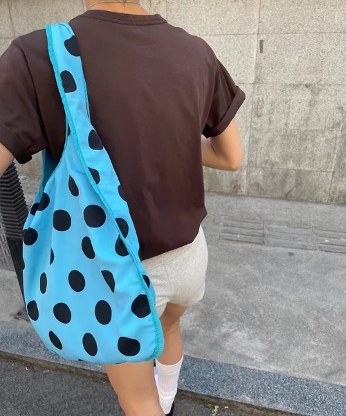 CELENA BEATS(セレナビーツ)の「ドット柄 ビッグ エコバッグ風 ワンハンドルバッグ(ショルダーバッグ・レディース・ブルー・FREE)」の10枚目の写真