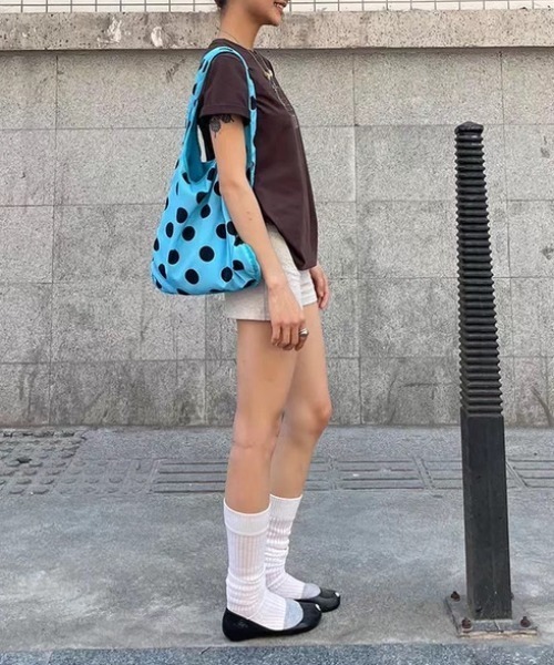 CELENA BEATS(セレナビーツ)の「ドット柄 ビッグ エコバッグ風 ワンハンドルバッグ(ショルダーバッグ・レディース・ブルー・FREE)」の6枚目の写真