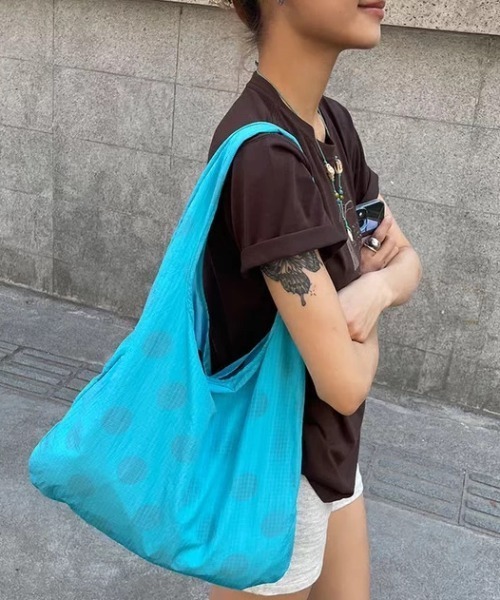 CELENA BEATS(セレナビーツ)の「ドット柄 ビッグ エコバッグ風 ワンハンドルバッグ(ショルダーバッグ・レディース・ブルー・FREE)」の8枚目の写真