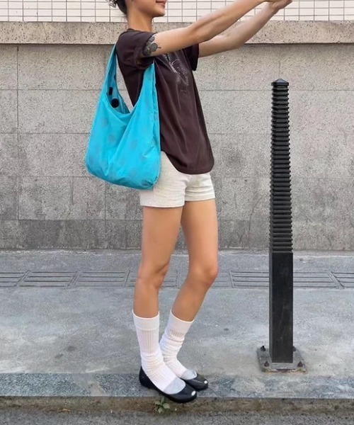 CELENA BEATS(セレナビーツ)の「ドット柄 ビッグ エコバッグ風 ワンハンドルバッグ(ショルダーバッグ・レディース・ブルー・FREE)」の4枚目の写真