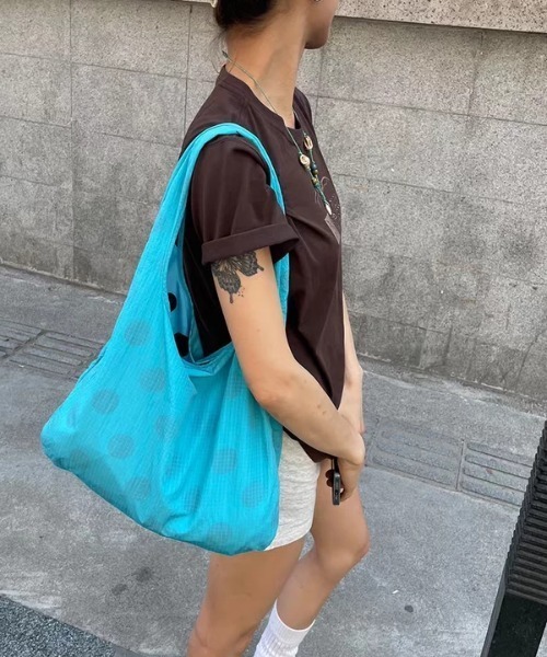 CELENA BEATS(セレナビーツ)の「ドット柄 ビッグ エコバッグ風 ワンハンドルバッグ(ショルダーバッグ・レディース・ブルー・FREE)」の7枚目の写真