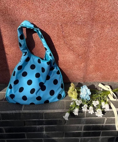 CELENA BEATS(セレナビーツ)の「ドット柄 ビッグ エコバッグ風 ワンハンドルバッグ(ショルダーバッグ・レディース・ブルー・FREE)」の13枚目の写真