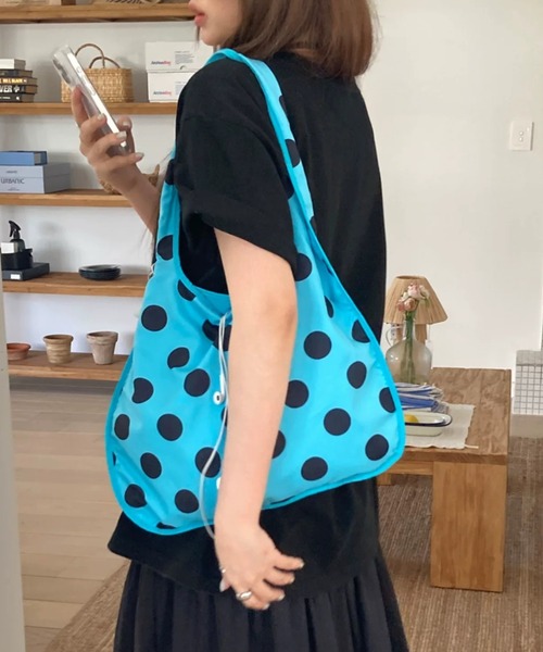 CELENA BEATS(セレナビーツ)の「ドット柄 ビッグ エコバッグ風 ワンハンドルバッグ(ショルダーバッグ・レディース・ブルー・FREE)」の18枚目の写真