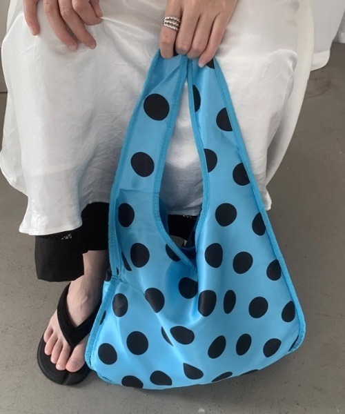 CELENA BEATS(セレナビーツ)の「ドット柄 ビッグ エコバッグ風 ワンハンドルバッグ(ショルダーバッグ・レディース・ブルー・FREE)」の21枚目の写真