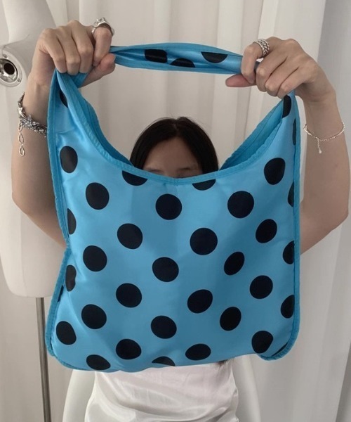 CELENA BEATS(セレナビーツ)の「ドット柄 ビッグ エコバッグ風 ワンハンドルバッグ(ショルダーバッグ・レディース・ブルー・FREE)」の22枚目の写真