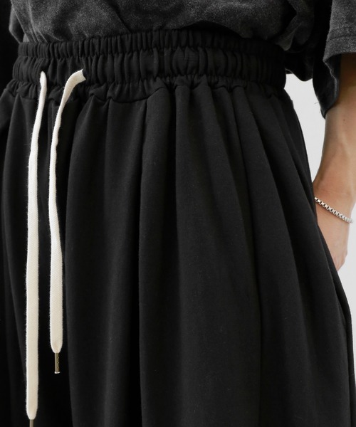 minsobi（ミンソビ）の「タックボリュームワイドバミューダ（その他パンツ・メンズ・ブラック/グレー・FREE）」の21枚目の写真