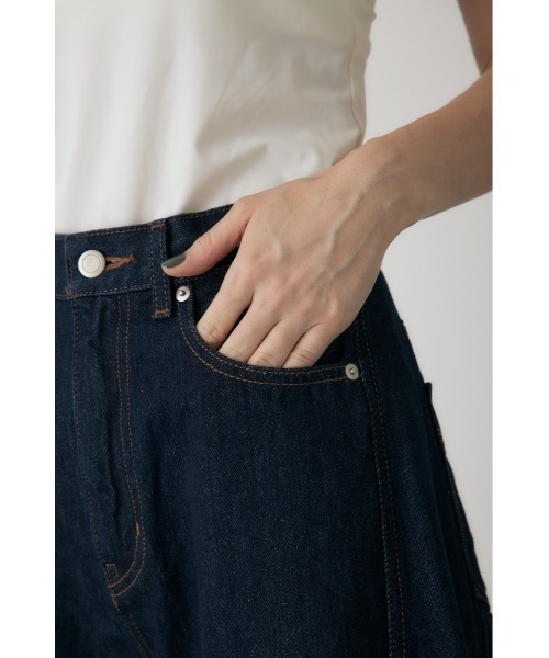 crie conforto（クリーコンフォルト）の「バレルレッグデニム　冬服（デニムパンツ・レディース・ライトブルー/インディゴブルー・MEDIUM/SMALL）」の11枚目の写真