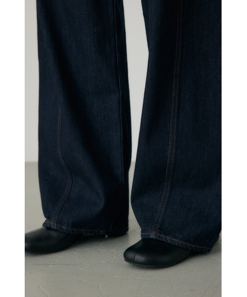 crie conforto（クリーコンフォルト）の「バレルレッグデニム　冬服（デニムパンツ・レディース・ライトブルー/インディゴブルー・MEDIUM/SMALL）」の12枚目の写真