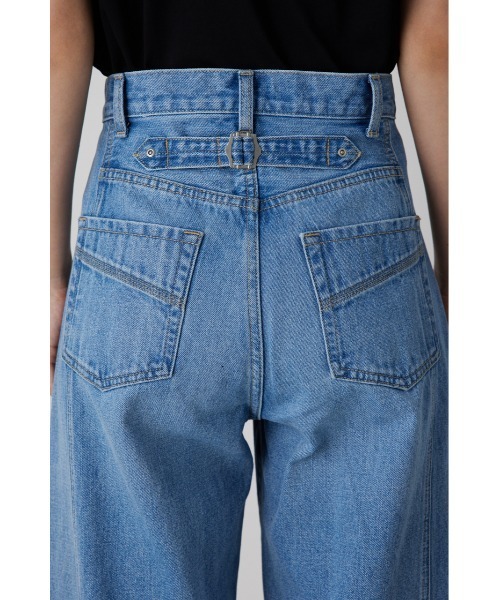 crie conforto（クリーコンフォルト）の「バレルレッグデニム　冬服（デニムパンツ・レディース・ライトブルー/インディゴブルー・MEDIUM/SMALL）」の20枚目の写真